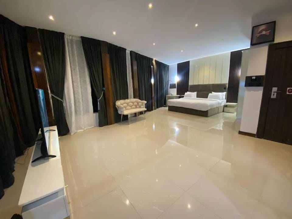 Economy Room, Balcony, City View | Desk, laptop workspace, free WiFi