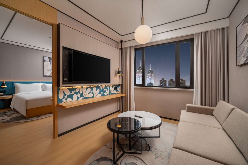 Deluxe Suite, 1 King Bed | Living area