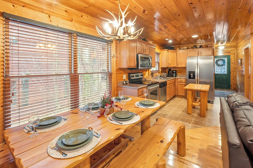 Fully-equipped kitchen and dining area