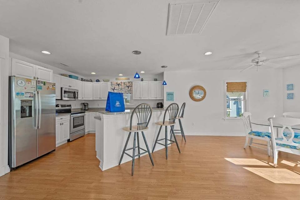 Top-Level Kitchen with Bar (seats 3)