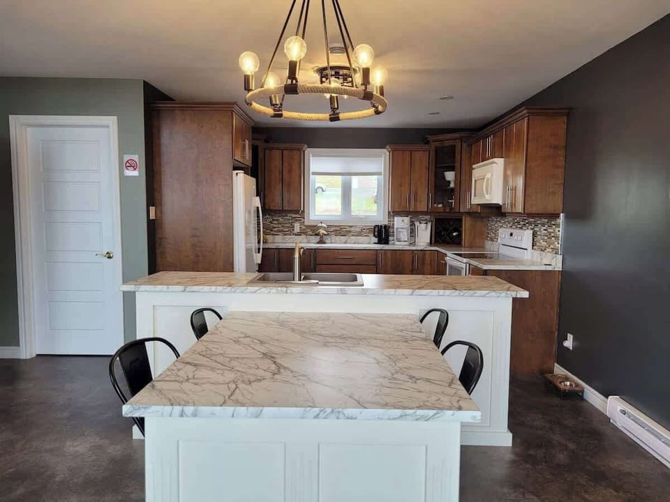 Kitchen Breakfast Area/Fully Stocked Kitchen