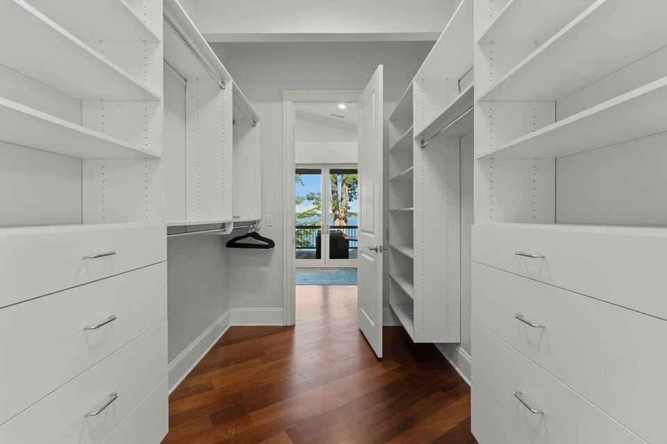 House (6 Bedrooms) | Interior