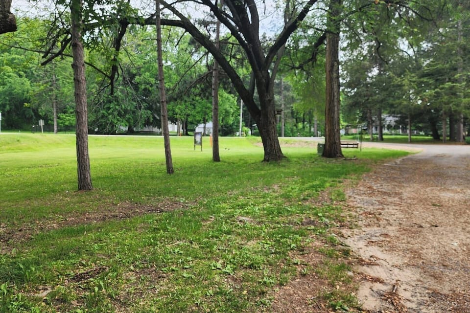 Large grassy area available for parking all trailers, boats and jet ski's. We are PET FRIENDLY! Let those doggies run!