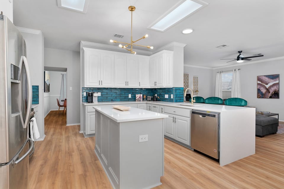 Luxury House, Multiple Beds, Non Smoking, Private Pool | Private kitchen | Electric kettle, toaster