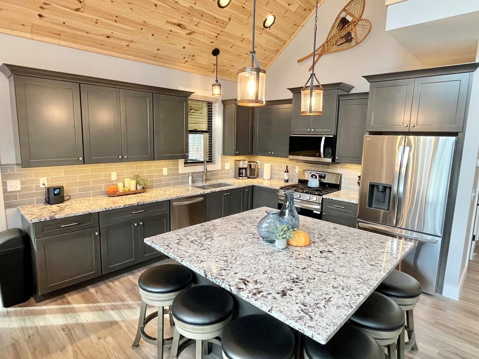 Large fully stocked kitchen for all of your special meals. (Big island seats 6) 