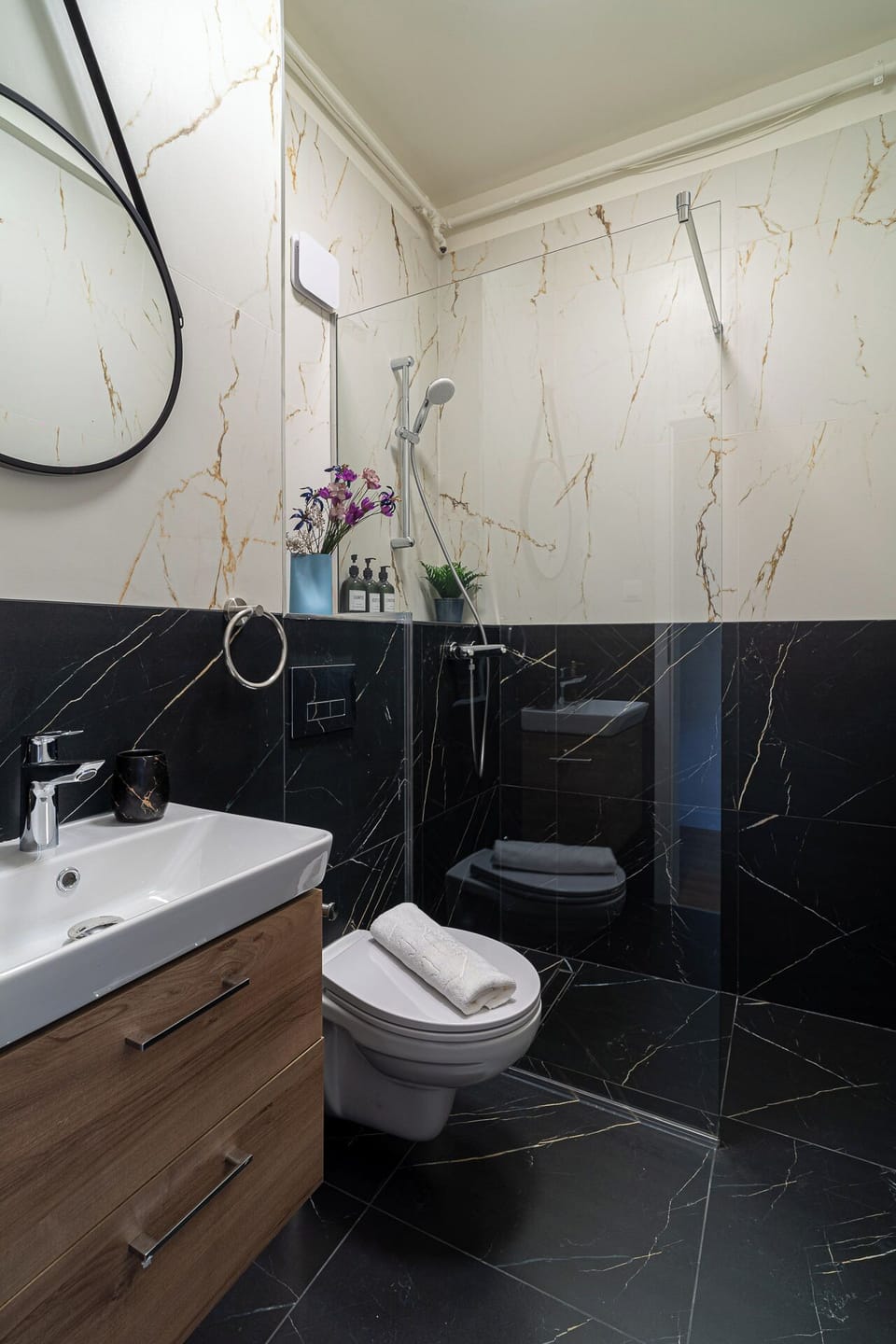 Comfort Condo, 1 Queen Bed, Non Smoking, Kitchen | Bathroom