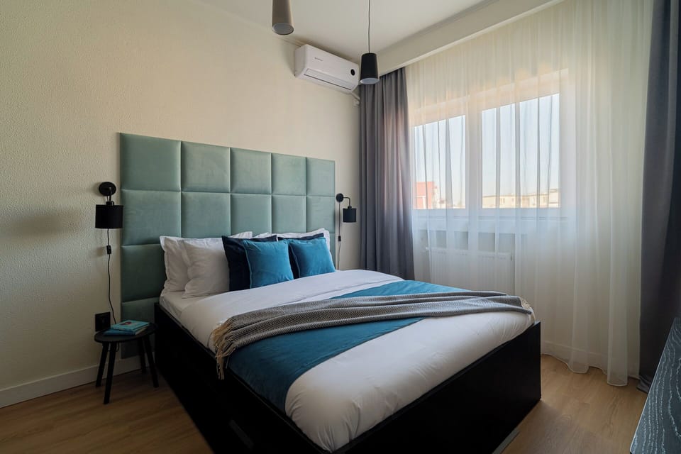 Comfort Condo, 1 Queen Bed, Non Smoking, Kitchen | Blackout drapes, iron/ironing board, free WiFi