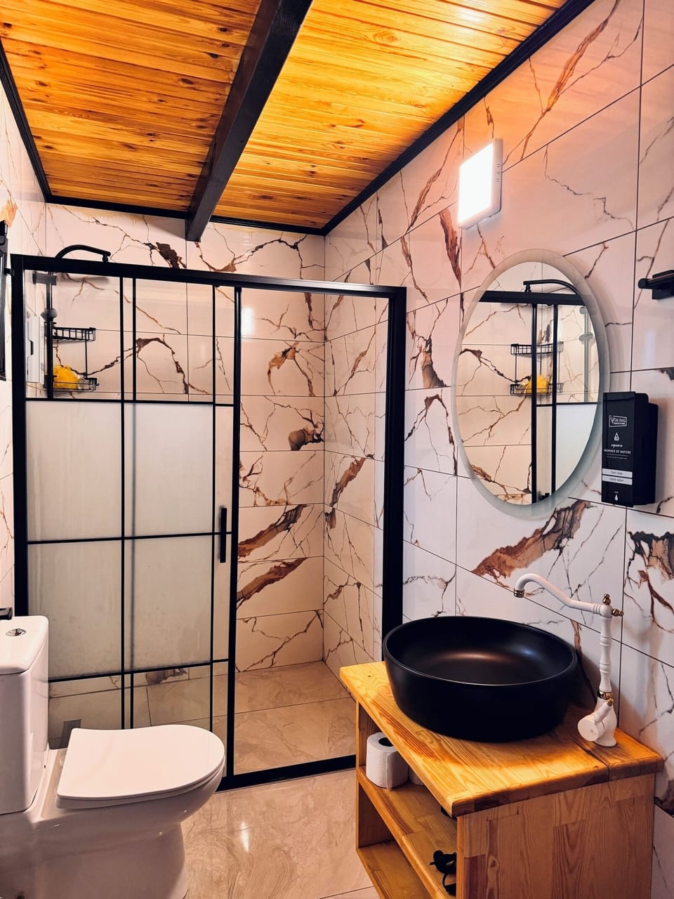 Deluxe Bungalow, Lake View | Bathroom | Shower, hair dryer, soap, shampoo