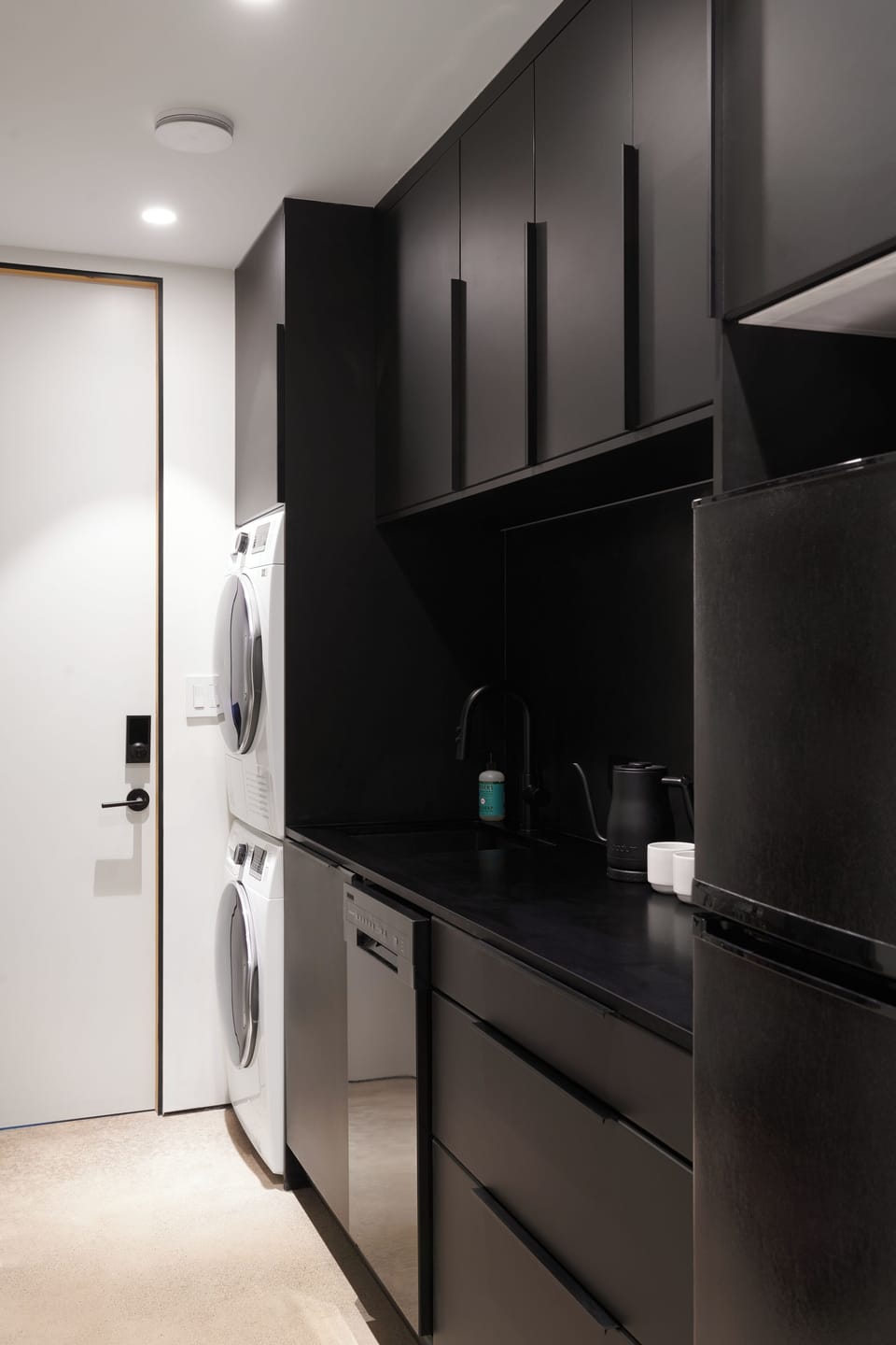 Fridge, microwave, dishwasher, cookware/dishes/utensils