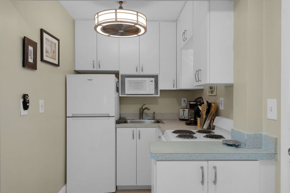Full kitchen