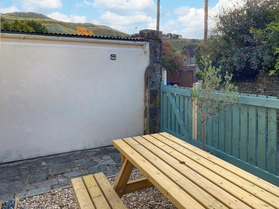 Outdoor | Roundabout Cottage, Settle