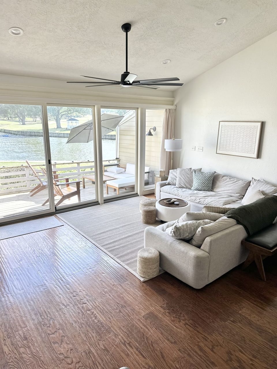 Direct access from living room to deck