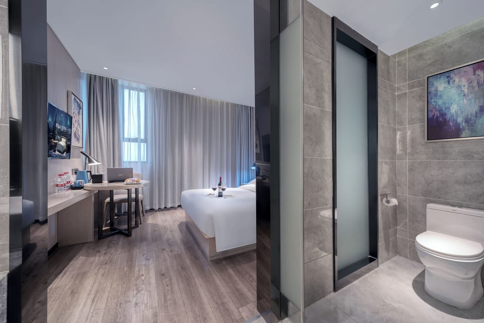 Business Double Room | Premium bedding, down comforters, pillowtop beds, in-room safe