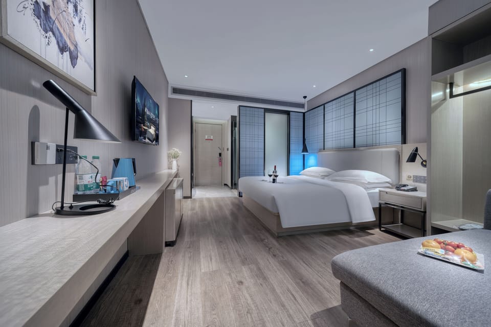 Standard Double Room, 1 Queen Bed, Non Smoking | Premium bedding, down comforters, pillowtop beds, in-room safe
