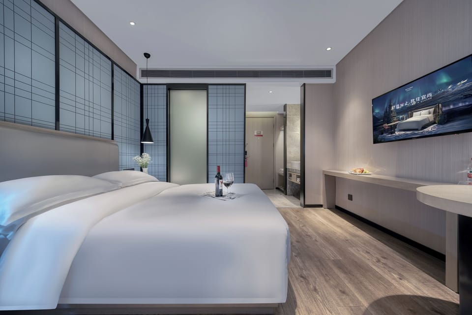 Superior Double Room, 1 Queen Bed | Premium bedding, down comforters, pillowtop beds, in-room safe