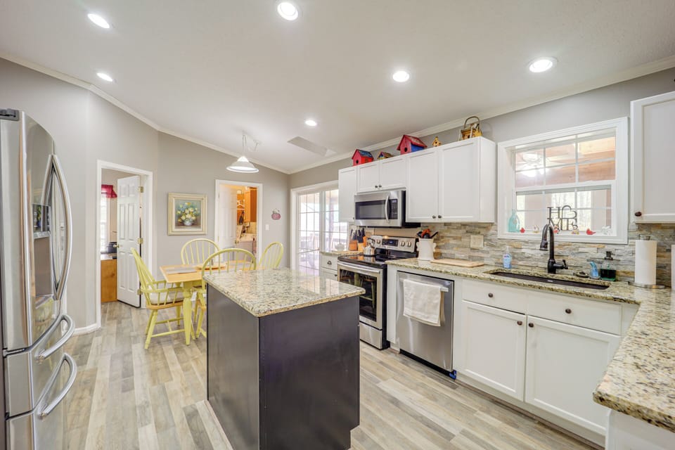 Kitchen | Dishwasher | Keurig Coffee Maker | Air Fryer