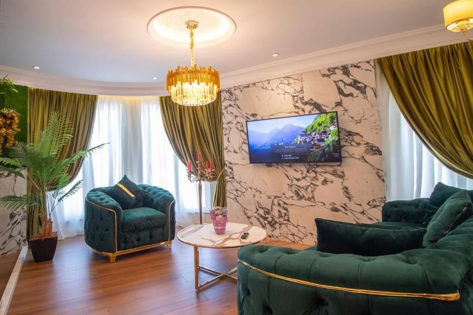 Deluxe Studio Suite, City View | Egyptian cotton sheets, premium bedding, pillowtop beds, free minibar