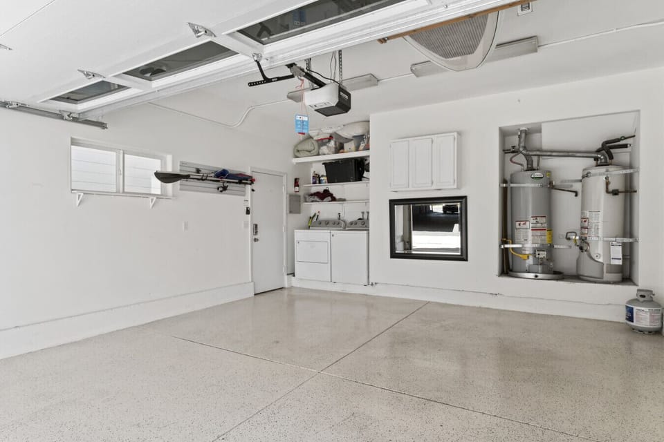 Clean, spacious 2 car private garage!