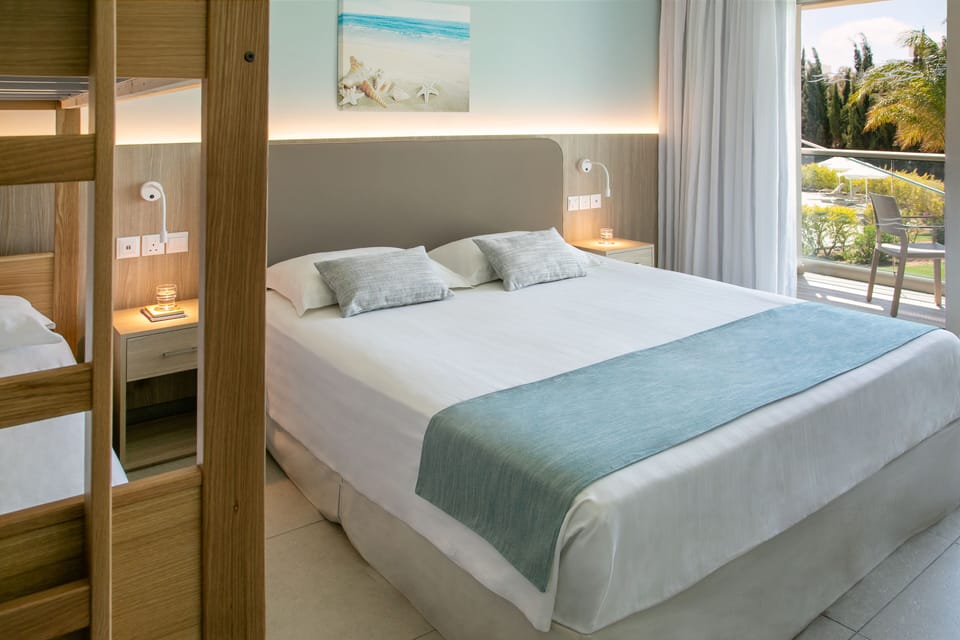 Family Room | In-room safe, blackout drapes, soundproofing