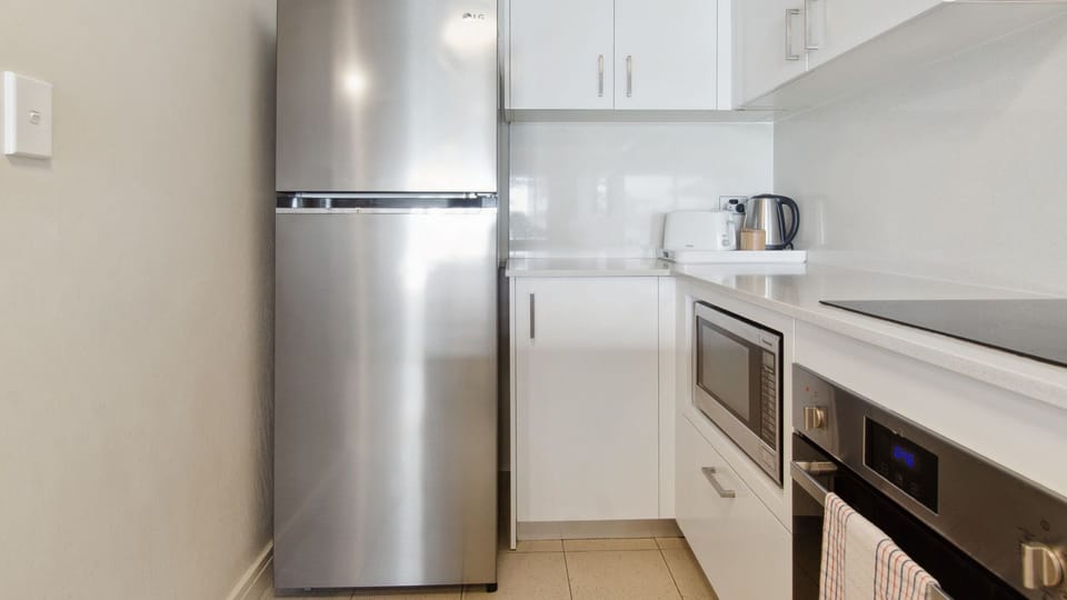 Stylish, Fully Equipped Kitchen 