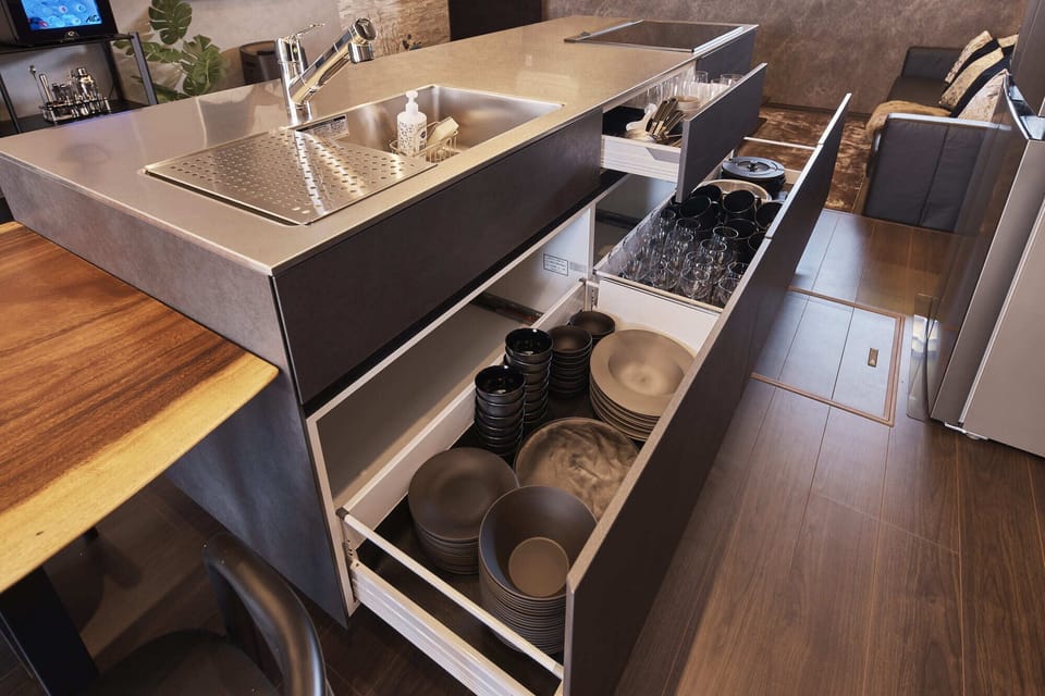 Luxury Villa | Private kitchen | Electric kettle, toaster
