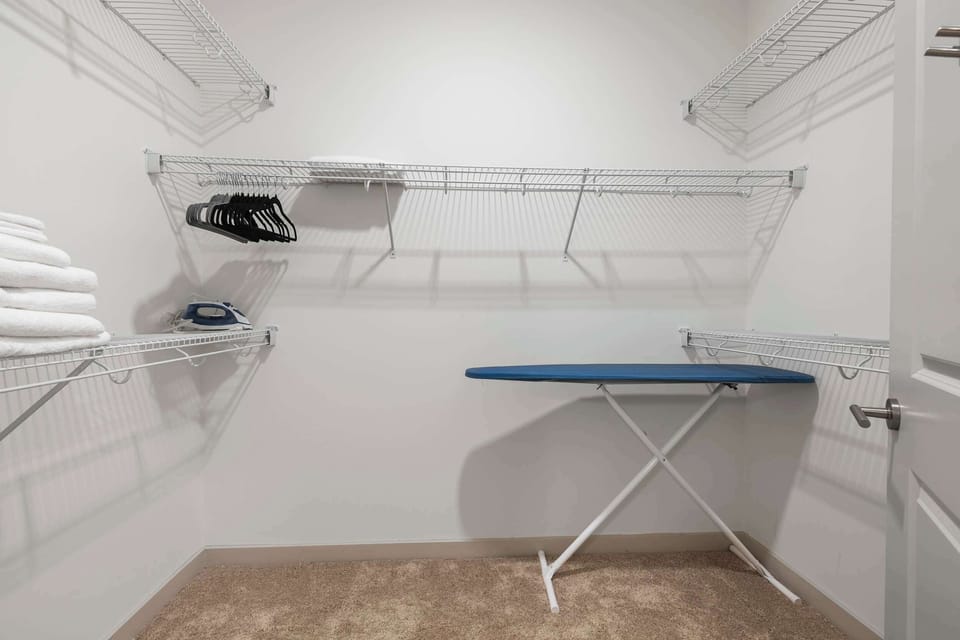 Deluxe Apartment | 3 bedrooms, iron/ironing board, free WiFi, bed sheets