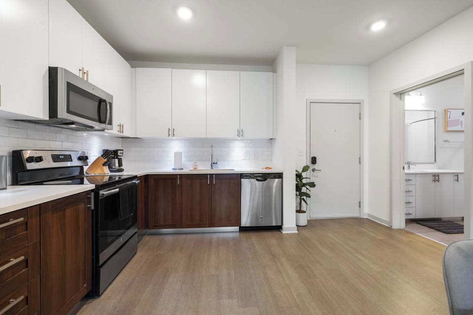 Deluxe Apartment | Private kitchen | Coffee/tea maker