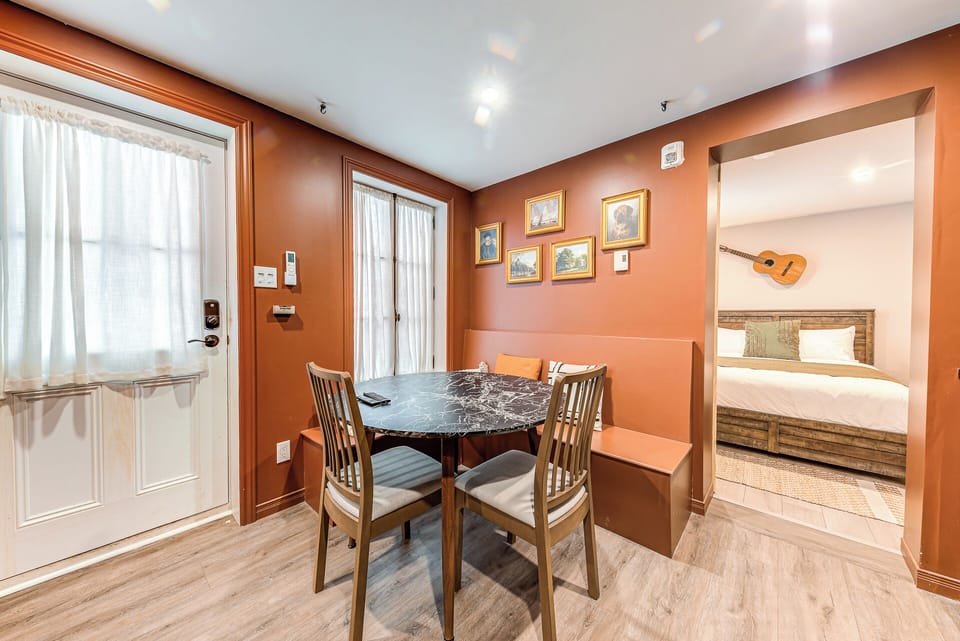 Deluxe Apartment, Patio | In-room dining
