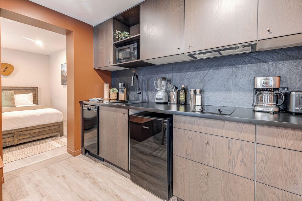 Deluxe Apartment, Patio | Private kitchen