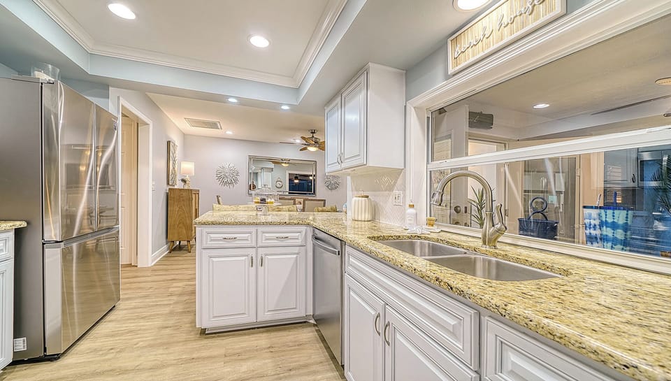 Kitchen full view.