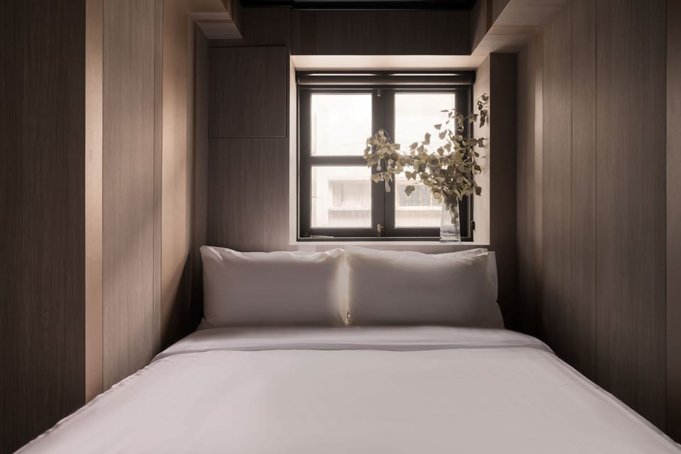 Family Room with 1 Single Bed + 1 Queen Bed | Desk, soundproofing, WiFi (free), bed sheets