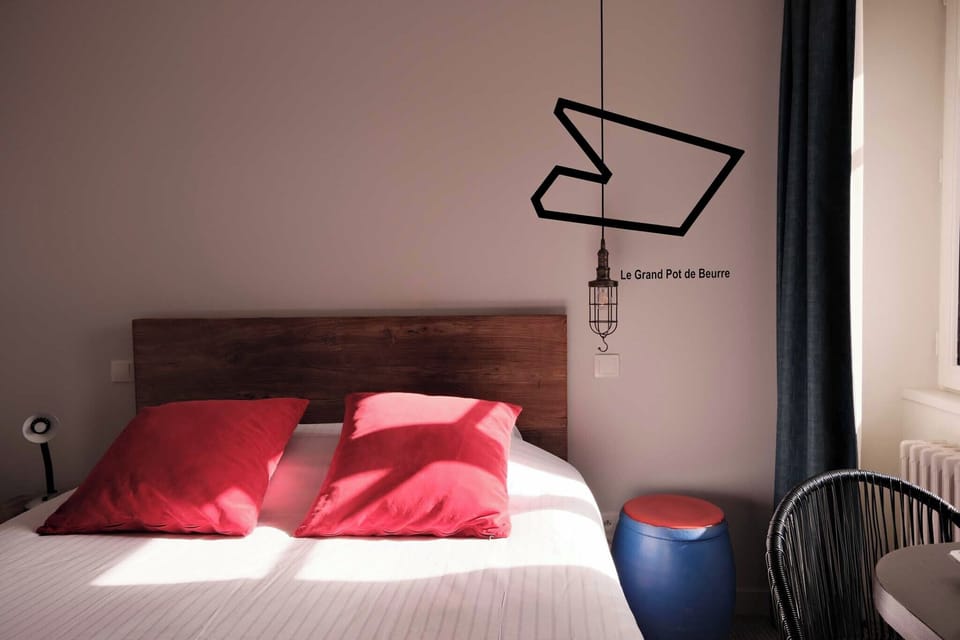 Premium bedding, in-room safe, desk, blackout drapes