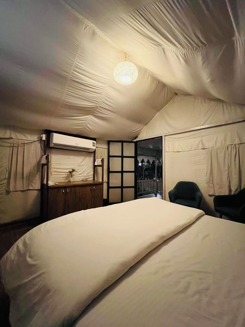 Deluxe Room, Lake View | Laptop workspace, individually furnished