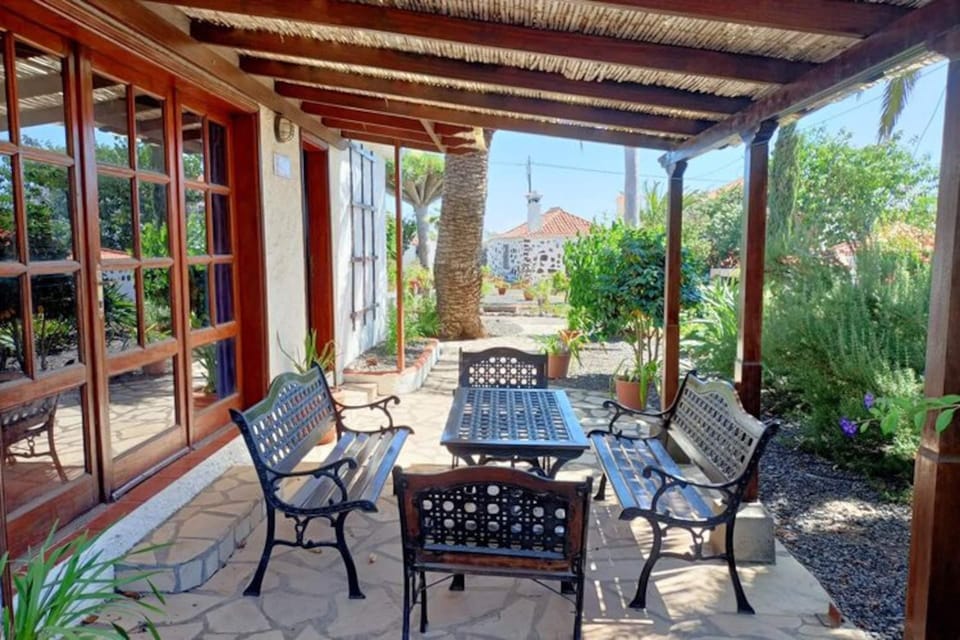 Bungalow | Dining