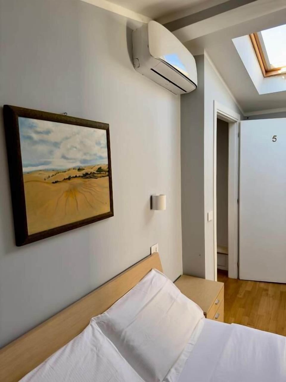 Basic Double Room | Soundproofing, free WiFi