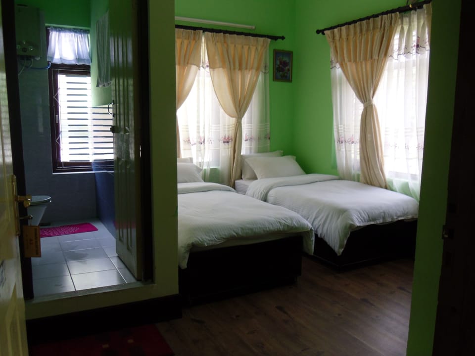 Standard Double Room | Desk, iron/ironing board, free WiFi