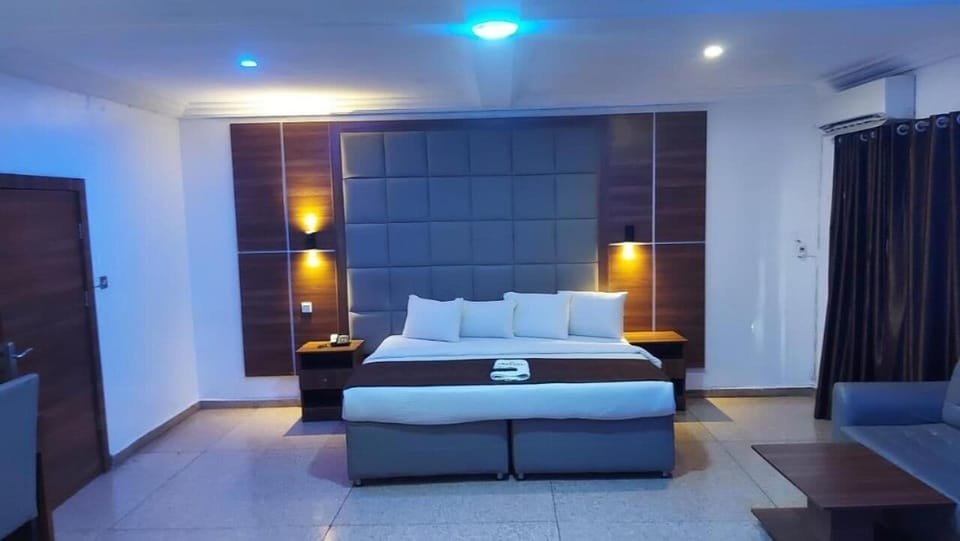 Basic Room | Desk, free WiFi