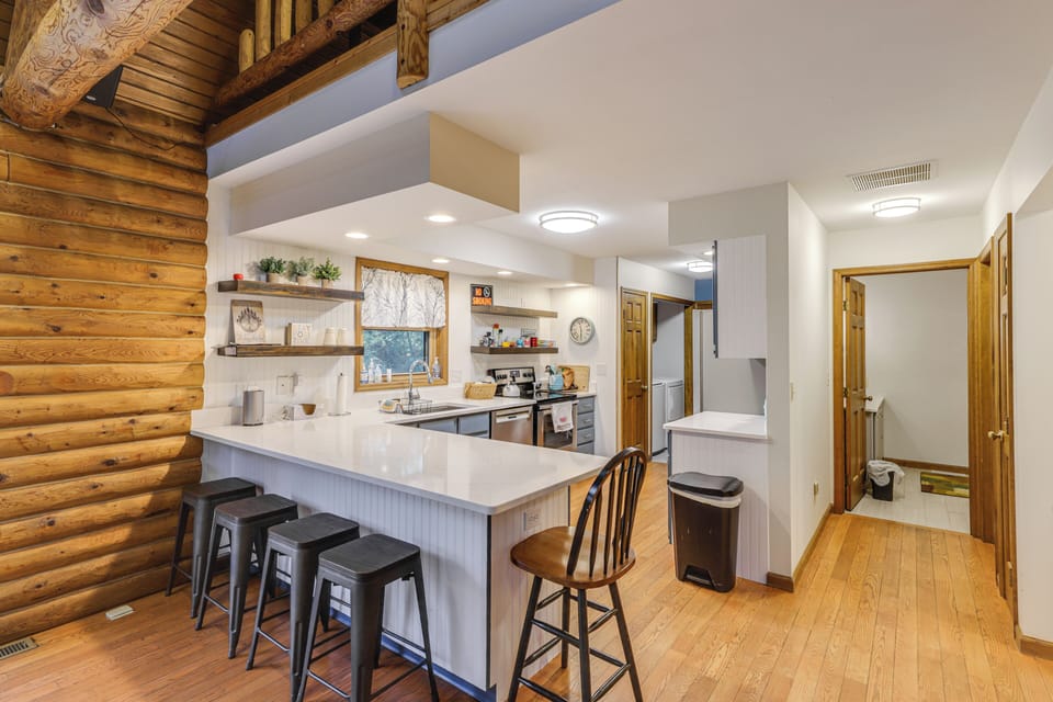 House (4 Bedrooms) | Interior