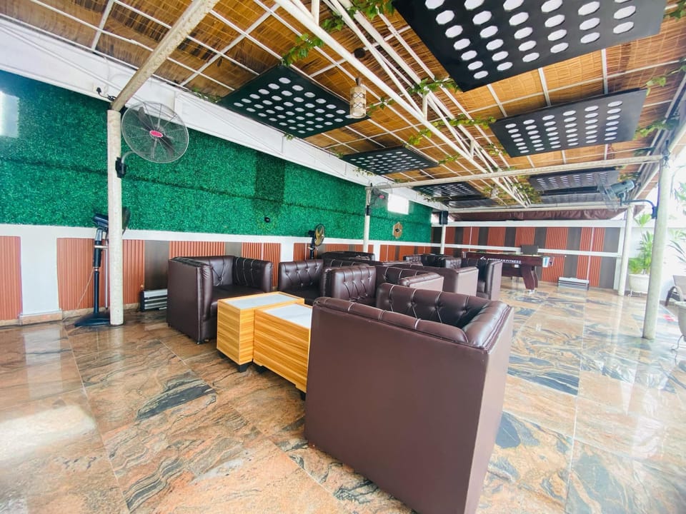 Poolside bar