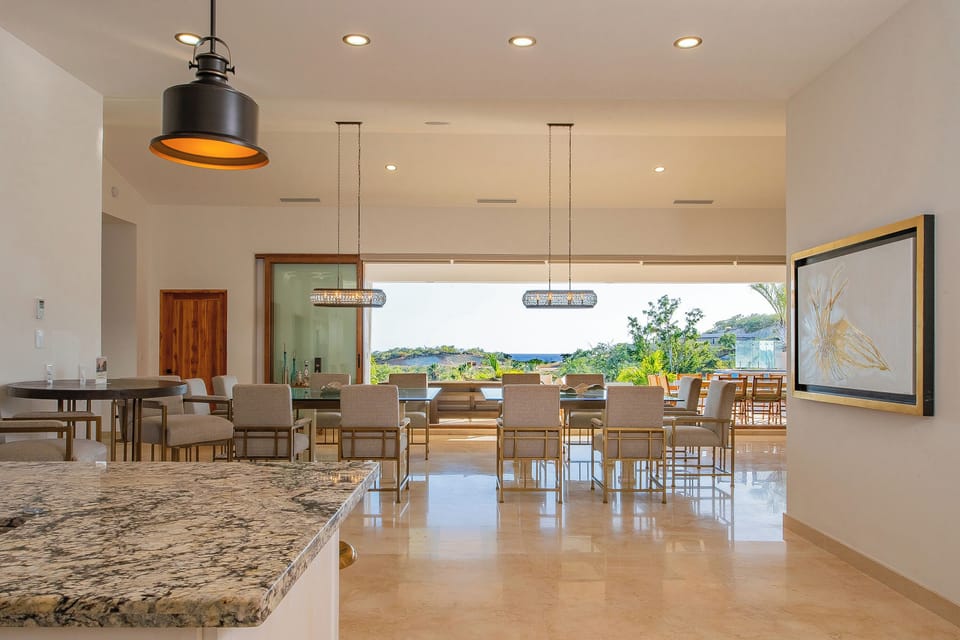 Fully equipped kitchen with bar seating
