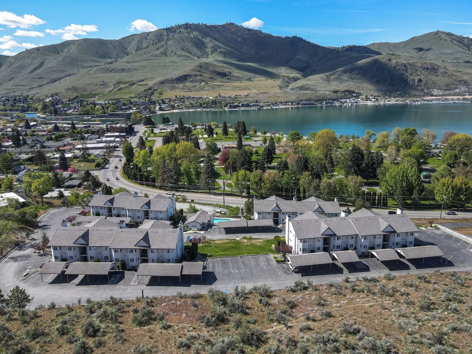 Walking Distance to all the Downtown Fun! 