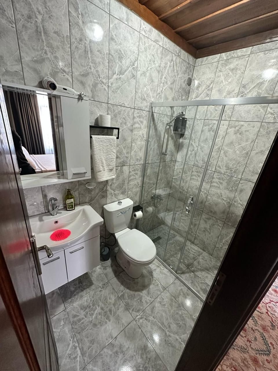 Deluxe Double Room Single Use, 1 Bedroom, City View | Bathroom | Shower, eco-friendly toiletries, hair dryer, slippers