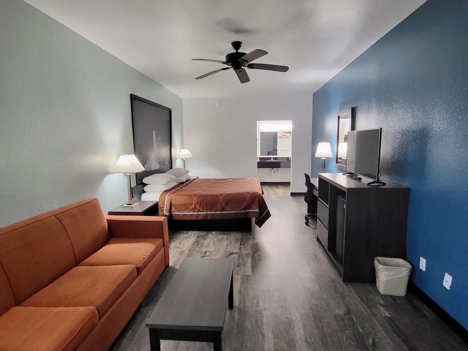 Desk, iron/ironing board, WiFi (free), bed sheets
