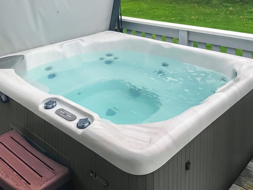 Jacuzzi | Chestnut Cottage, Great Yarmouth