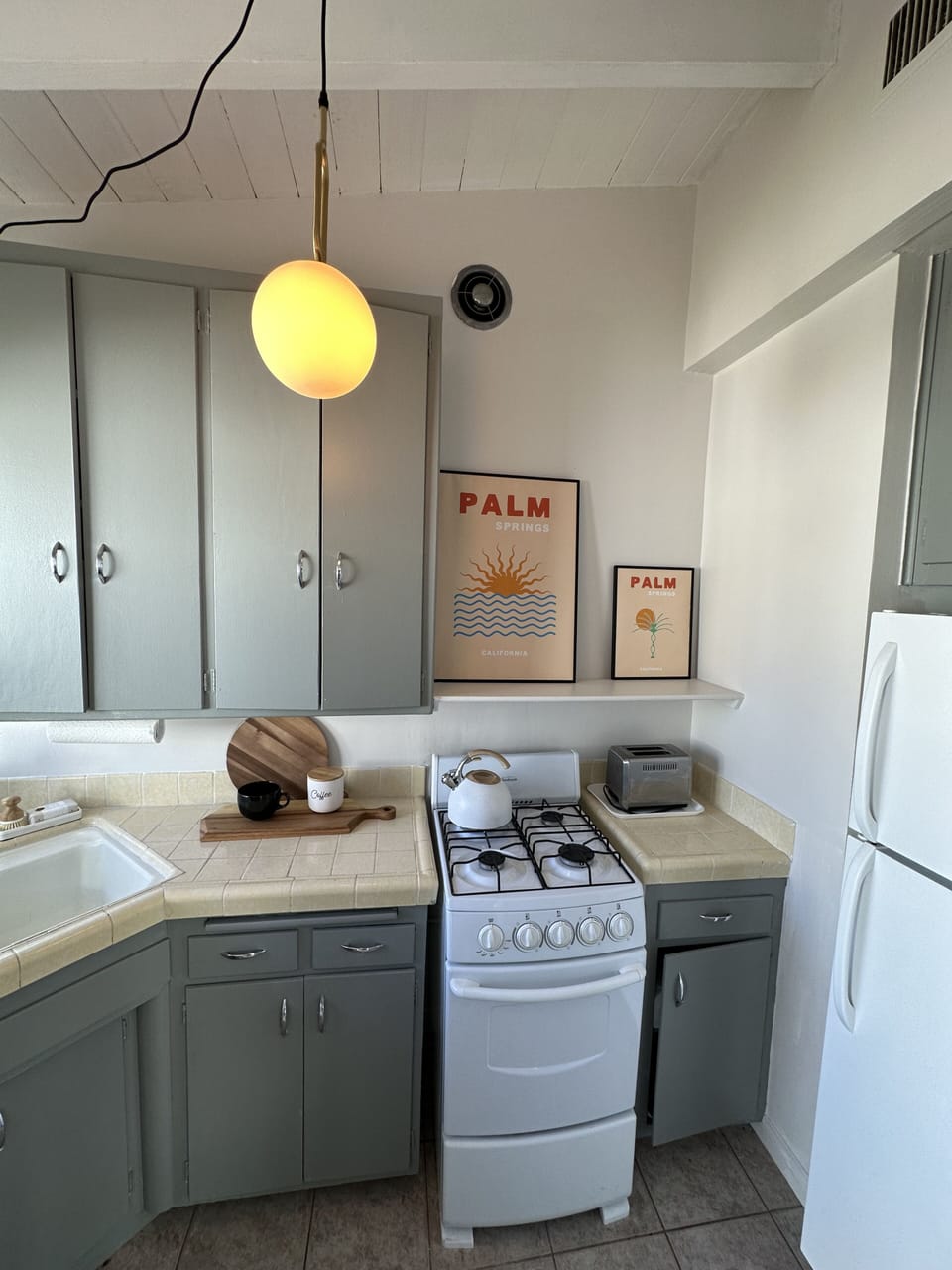 Full-size fridge, microwave, stovetop, coffee/tea maker