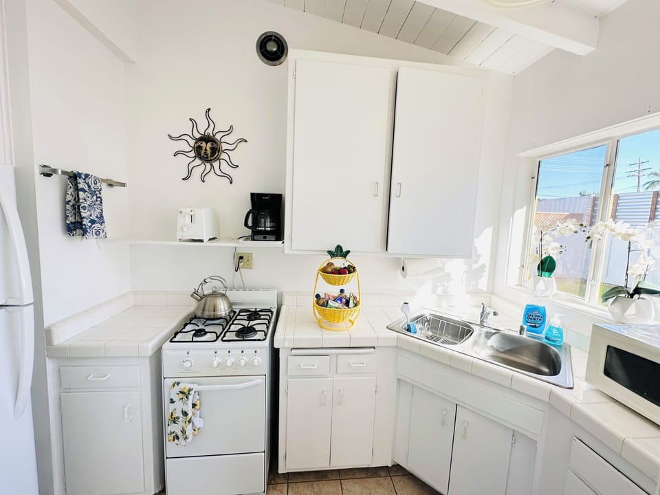 Full-size fridge, microwave, stovetop, coffee/tea maker