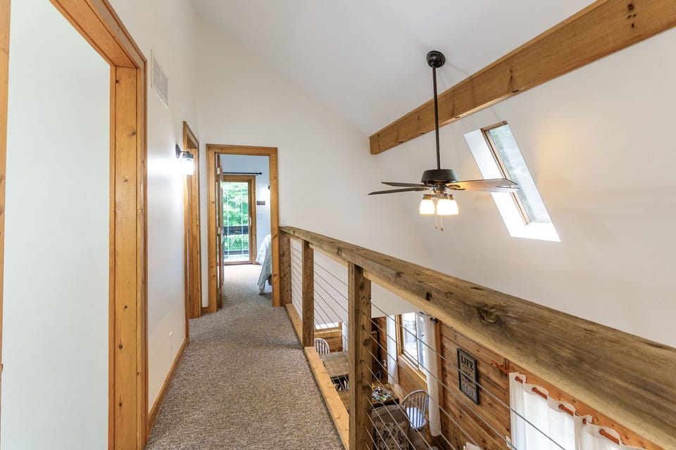 hallway connecting king bedroom with queen/full bedroom