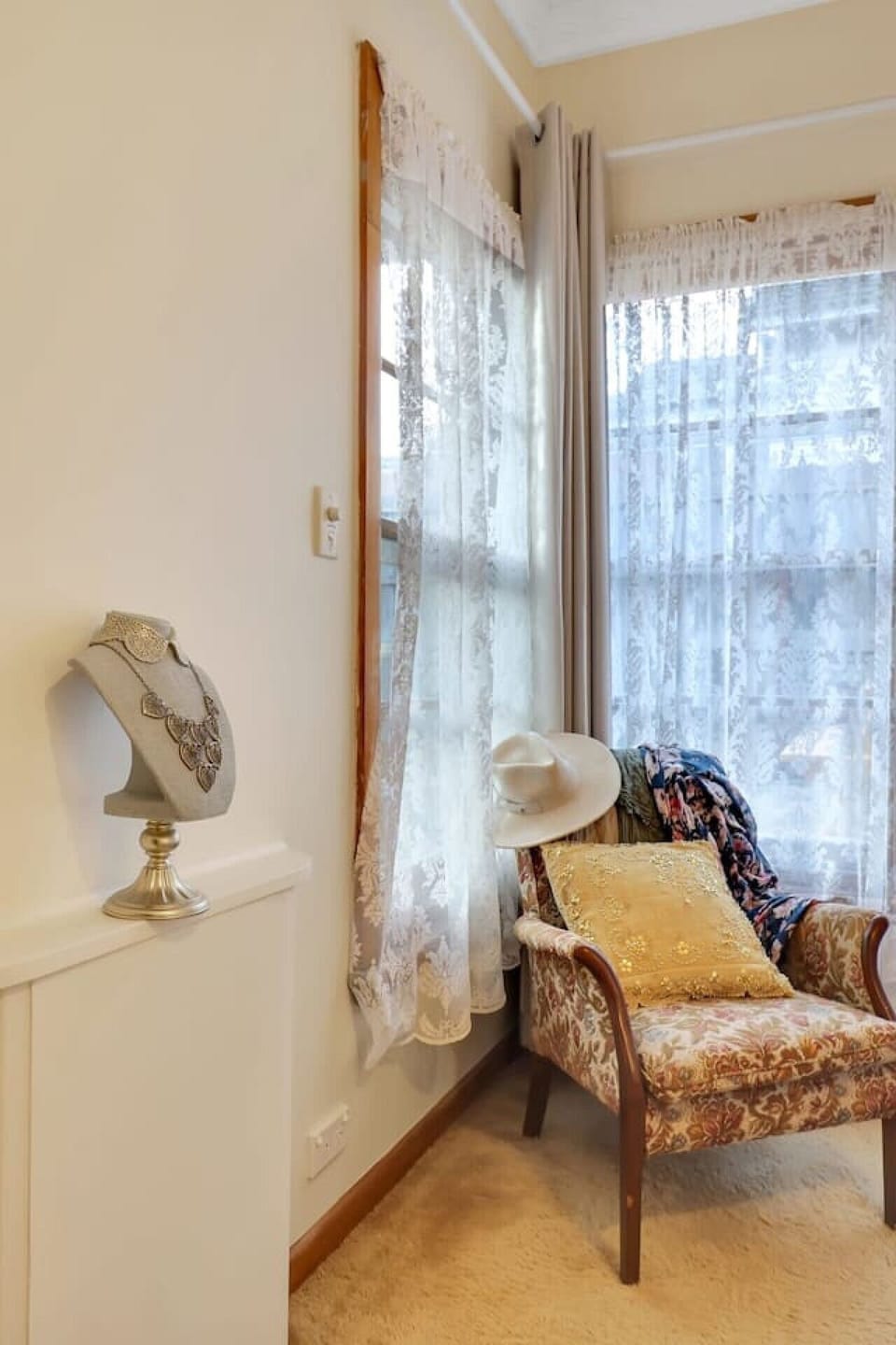 Light-filled interiors with vintage textures and relaxed coastal atmosphere.
