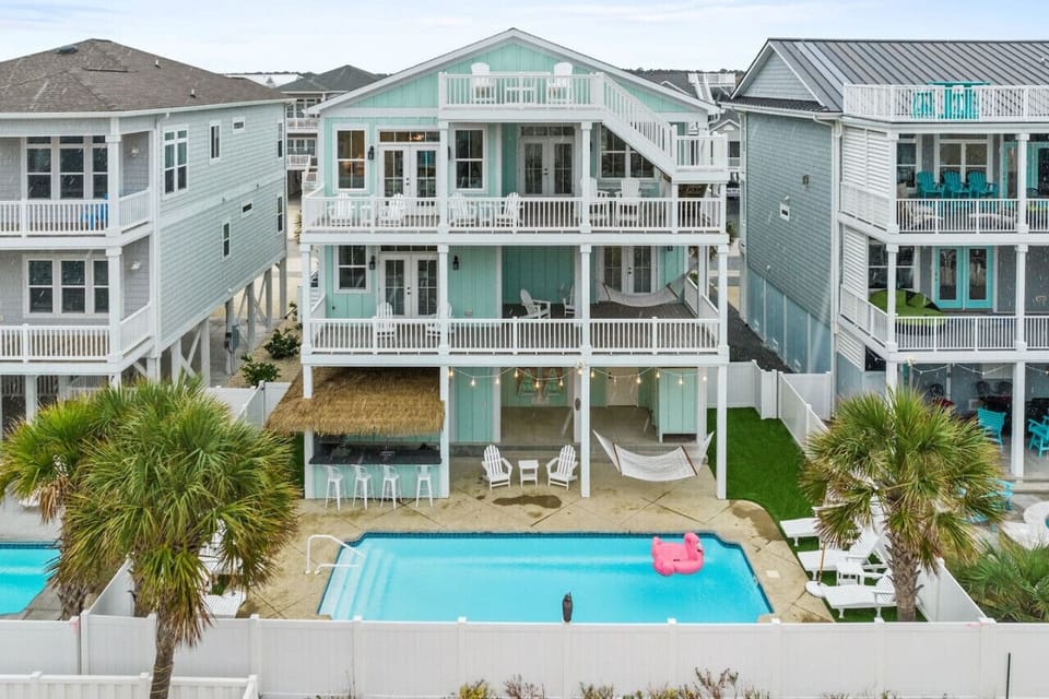 Pool at Mint Condition