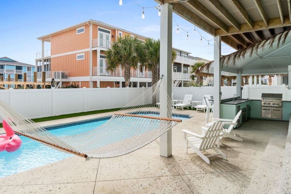 Pool and tiki bar